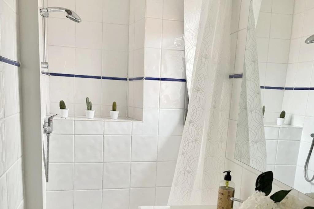 Studio Sous Les Toits Tres Bien Place Et Climatise Montpellier Exterior foto